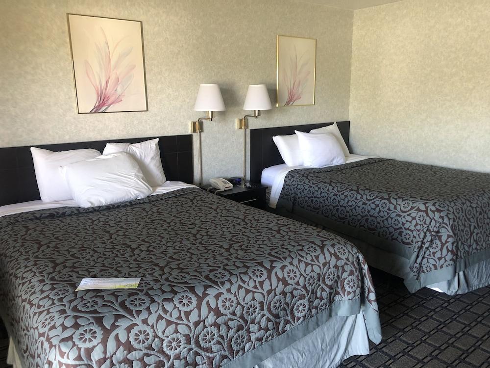 Days Inn By Wyndham St Clairsville St. Clairsville Экстерьер фото
